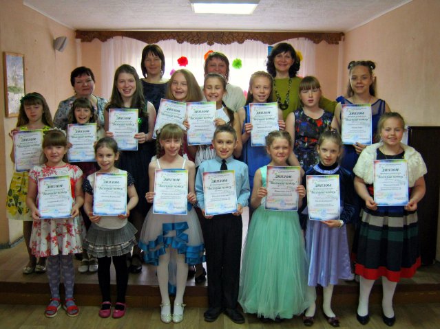 Школьный конкурс-фестиваль детской песни "Весенние нотки". 