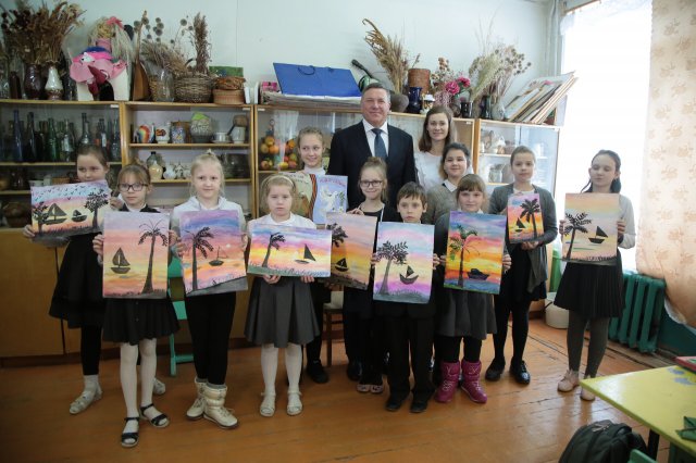 Визит Олега Кувшинникова в школу поселка Малечкино.