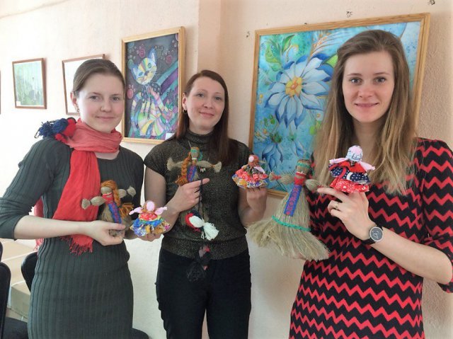 Игрушка в различных техниках и материалах.